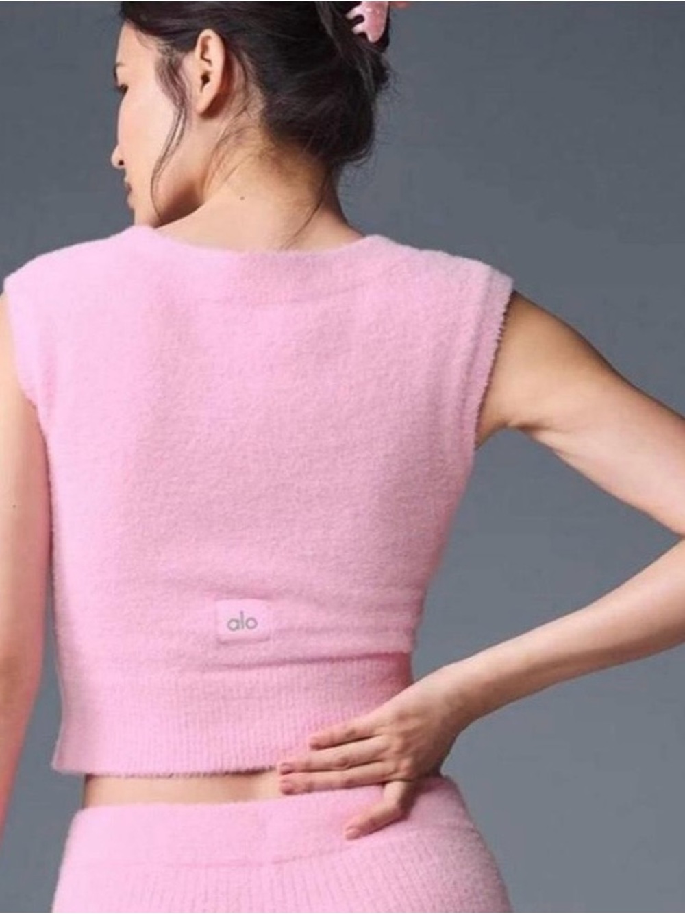 ALO Yoga Women's Pink Fuzzy Knit Cropped Tank and Shrug Set